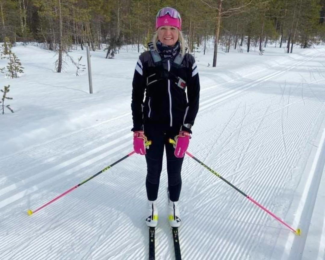 Anne Karvosen mieluisin harrastus on hiihto.
