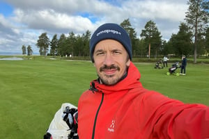 sampsa-vetelainen-golfaamassa