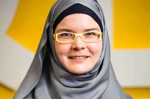 Marjanah Sadiq laskuttaa konsulttityöt kevytyrittäjänä
